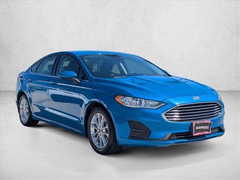 Used 2019 Ford Fusion SE image 3
