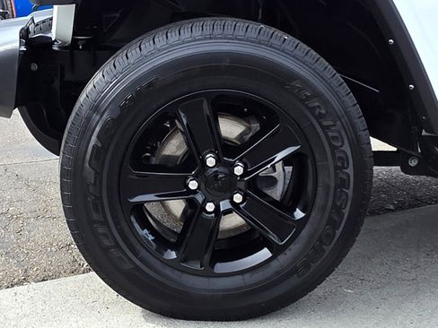 Used 2021 Jeep Wrangler Unlimited Sahara image 9