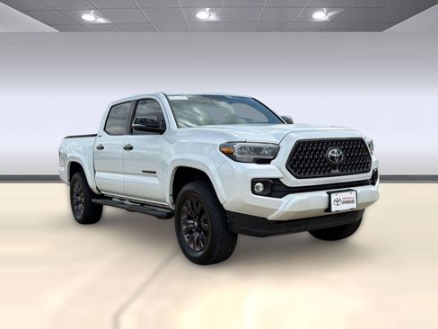 Used 2022 Toyota Tacoma Limited w/ Nightshade Package AWD/4WD image 7