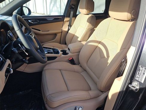 New 2026 Porsche Macan image 5