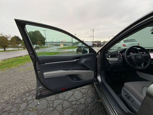 Used 2020 Toyota Camry LE FWD image 19