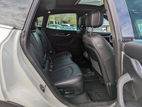 Used 2018 Maserati Levante image 35