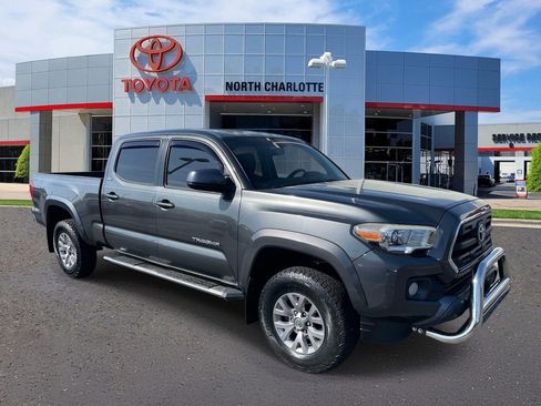 Used 2017 Toyota Tacoma SR5 w/ Tow Package image 2
