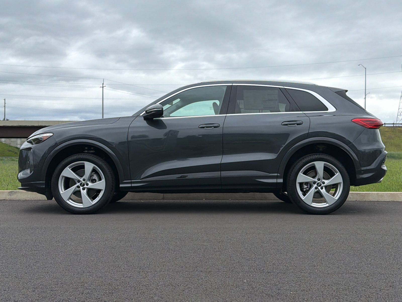 Used 2025 Audi Q5 Premium Plus w/ Premium Plus AWD/4WD image 6