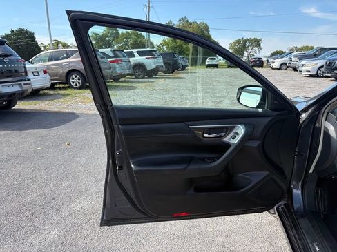 Used 2013 Nissan Altima 3.5 SL w/ Technology Pkg FWD image 12