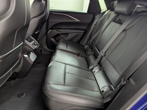Used 2024 Cadillac Lyriq Luxury RWD image 18