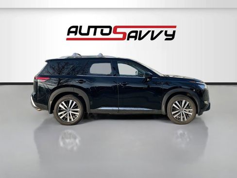 Used 2024 Nissan Pathfinder Platinum w/ Black Appearance Package image 8