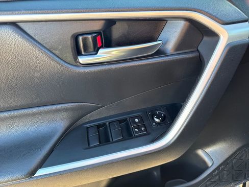 Used 2021 Toyota RAV4 XLE image 31