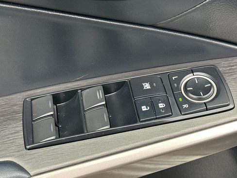 Used 2019 Lexus IS 350 F Sport w/ F Sport Package RWD image 12