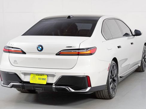 Used 2023 BMW i7 xDrive60 w/ Executive Package 2 image 67