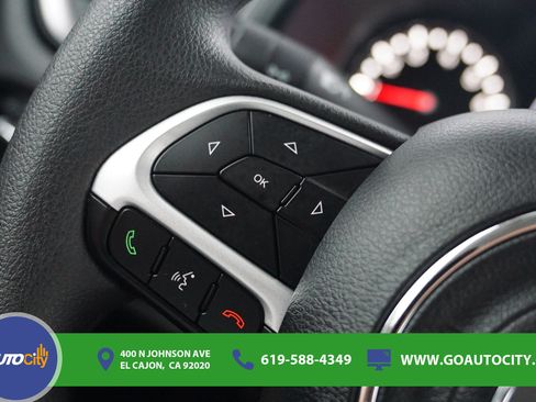 Used 2023 Jeep Renegade Latitude AWD/4WD image 19