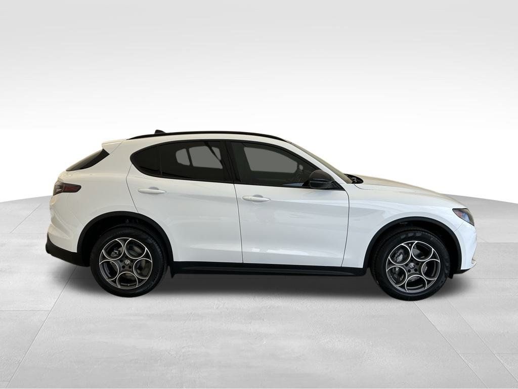 New 2025 Alfa Romeo Stelvio Sprint w/ Convenience Package AWD/4WD image 9