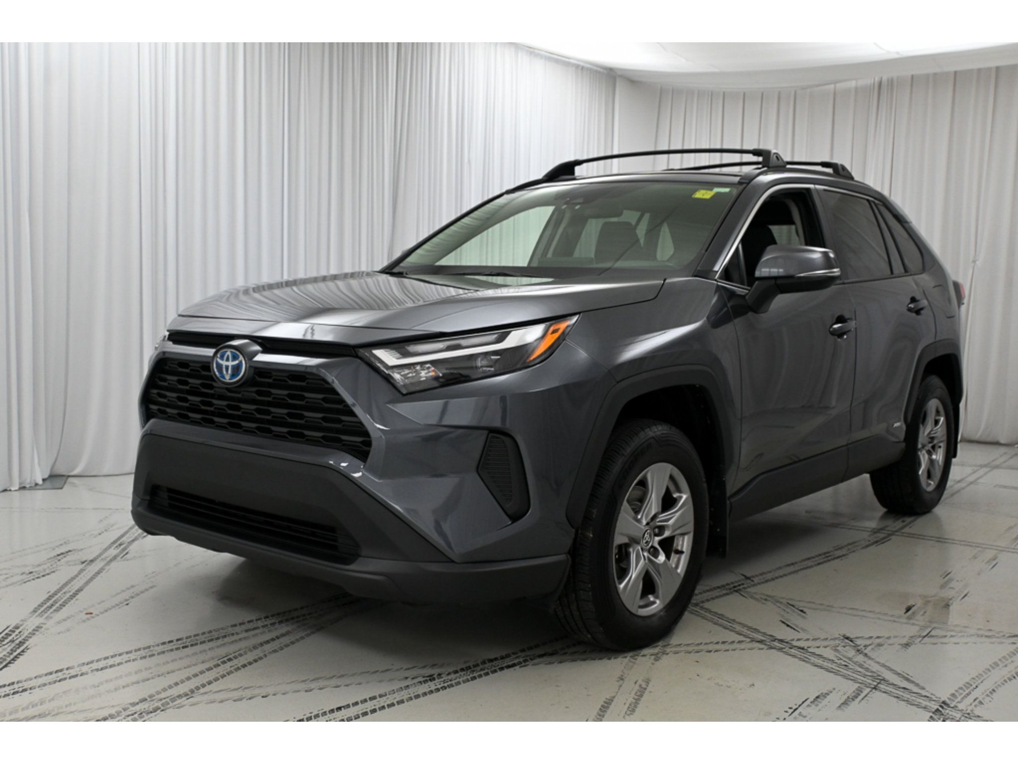 Used 2023 Toyota RAV4 XLE w/ Convenience Package AWD/4WD image 4