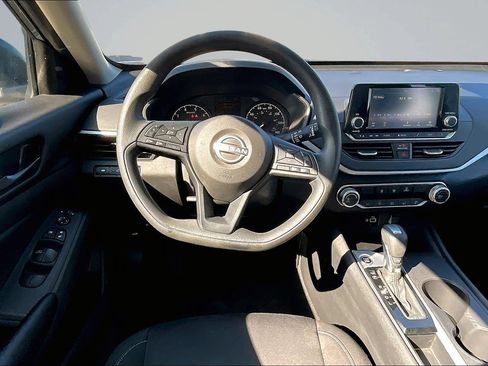 Used 2024 Nissan Altima 2.5 S FWD image 9