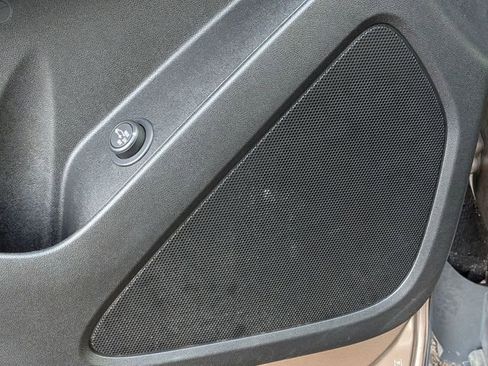 Used 2019 Chevrolet Equinox LT w/ Driver Convenience Package image 25