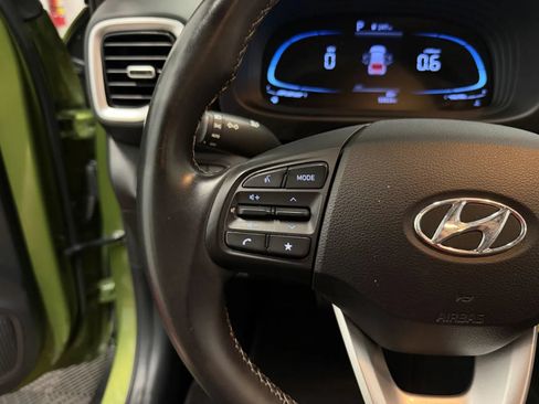 Used 2023 Hyundai Venue SEL FWD image 20