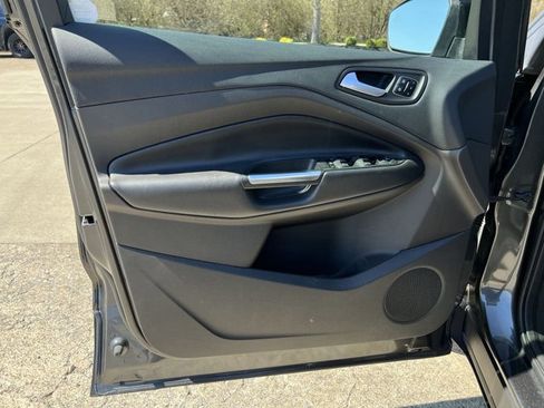 Used 2017 Ford Escape Titanium image 23