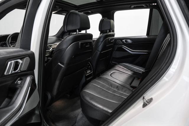 Used 2020 BMW X5 M50i AWD/4WD image 34