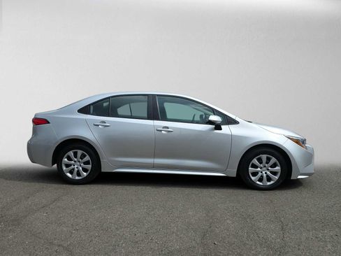 Used 2025 Toyota Corolla LE FWD image 2
