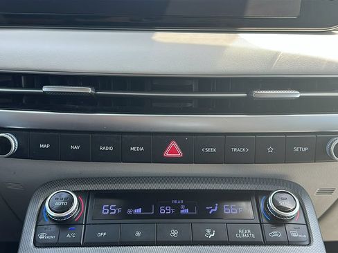 Used 2024 Hyundai Palisade Limited FWD image 26