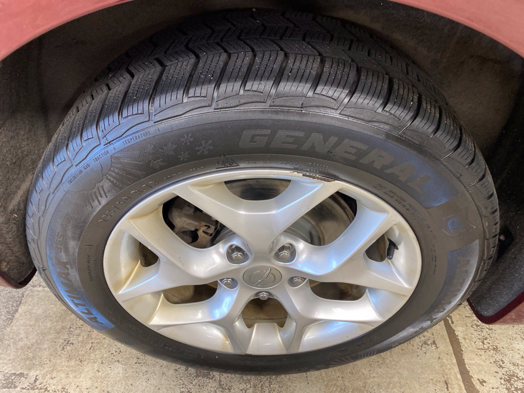Used 2017 Chrysler Pacifica Touring Plus w/ Tire & Wheel Group FWD image 8