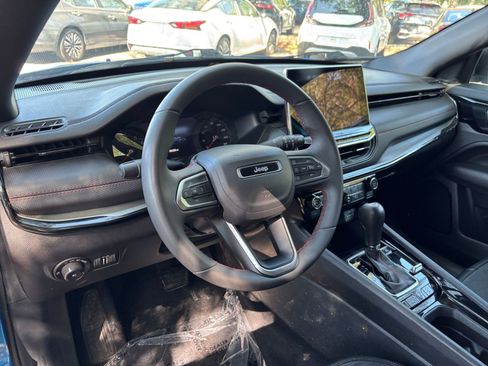 Used 2025 Jeep Compass Trailhawk AWD/4WD image 33
