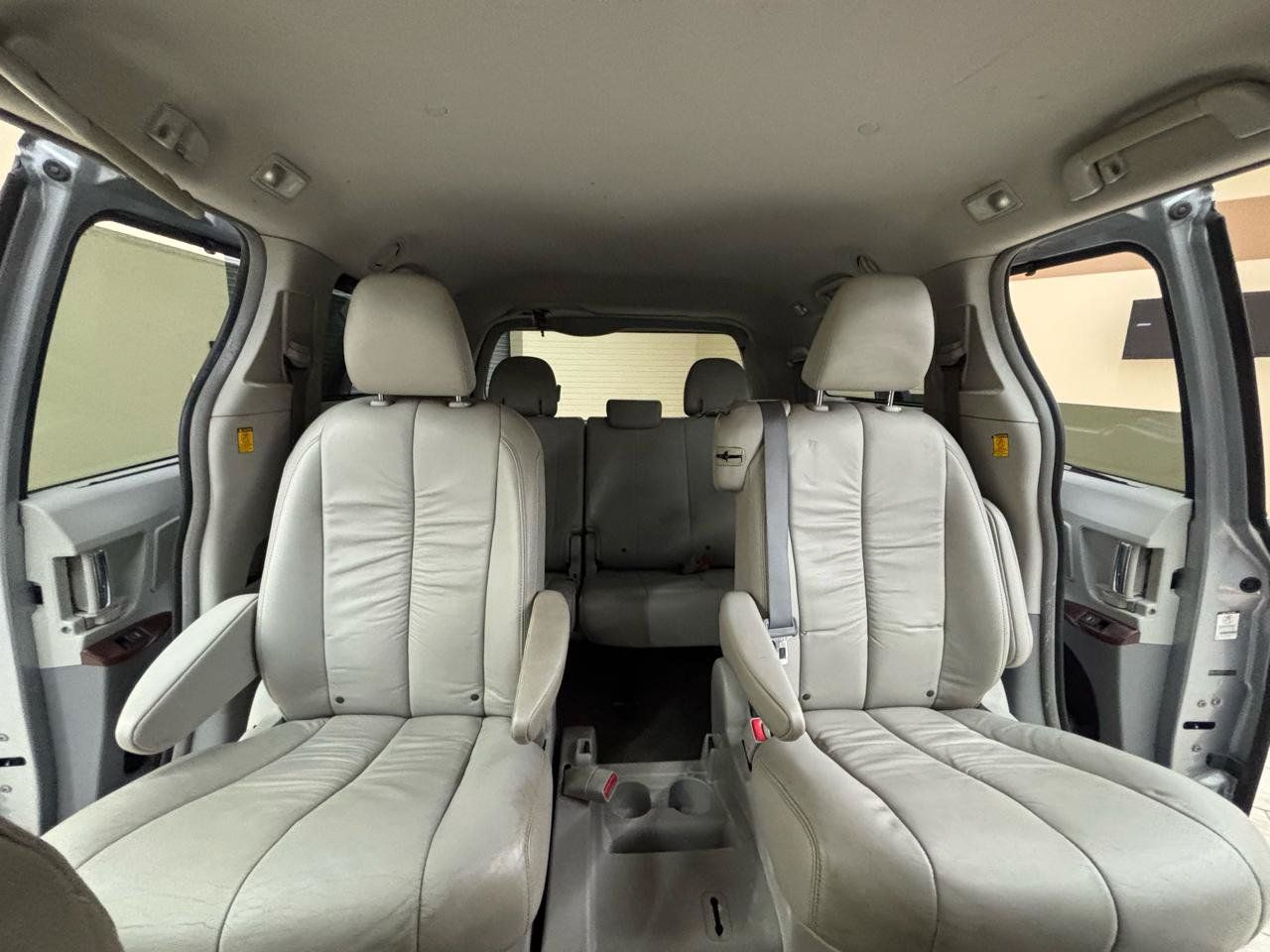 Used 2012 Toyota Sienna XLE w/ XLE Navigation Pkg FWD image 21