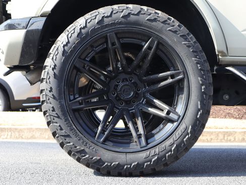 Used 2025 Ford Bronco Badlands image 8