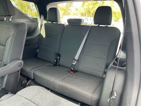 Certified 2025 Chevrolet Traverse LT image 16