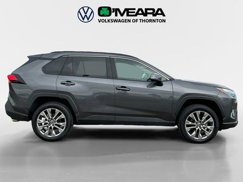 Used 2022 Toyota RAV4 XLE Premium image 6
