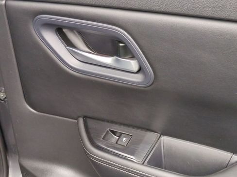 Used 2024 Nissan Rogue SV image 32