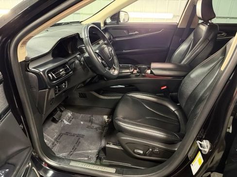 Used 2023 Lincoln Nautilus AWD w/ Premium Package image 12