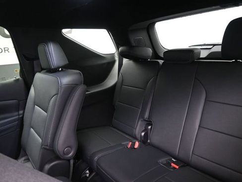 New 2026 Chevrolet Traverse LT w/ Sun and Wheel Package FWD image 9