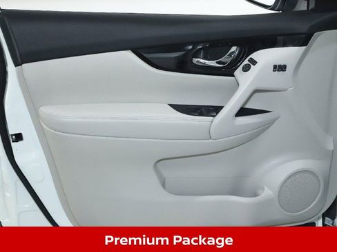 Certified 2022 Nissan Rogue Sport SL w/ Premium Package image 17