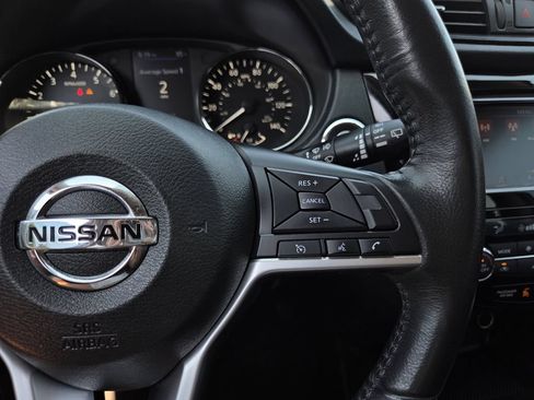 Used 2018 Nissan Rogue SV AWD/4WD image 25