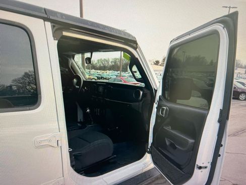 Used 2018 Jeep Wrangler Unlimited Sport S AWD/4WD image 11