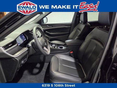 New 2025 Jeep Grand Cherokee L Limited w/ Trailer Tow Package image 9