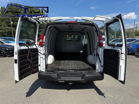 Used 2017 Chevrolet Express 2500 Extended RWD image 18