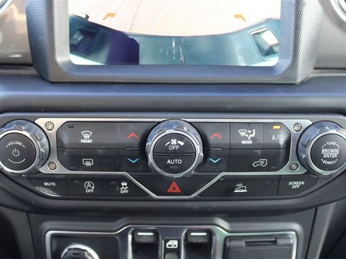 Used 2023 Jeep Gladiator Overland image 20