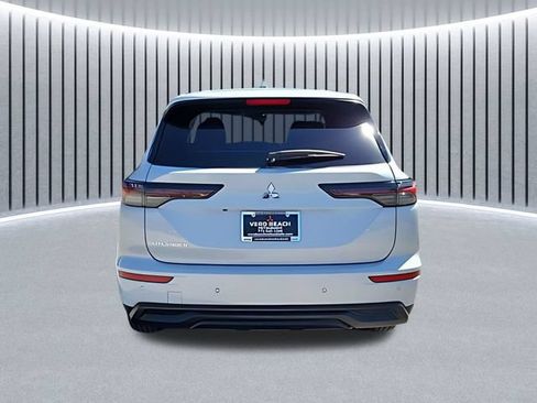 New 2026 Mitsubishi Outlander ES FWD image 5