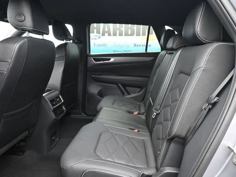 Used 2024 Volkswagen Atlas Cross Sport SE FWD image 10