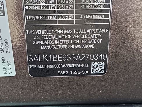 Certified 2025 Land Rover Range Rover Long Wheelbase Autobiography image 37