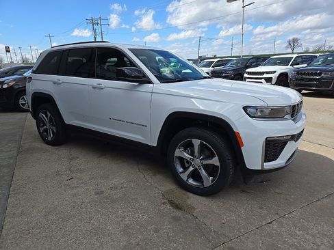 New 2026 Jeep Grand Cherokee Limited AWD/4WD image 15