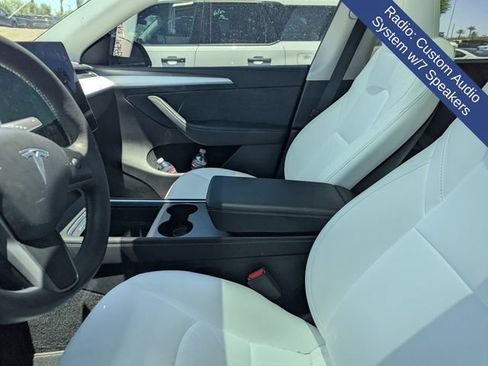 Used 2024 Tesla Model Y 2WD image 10