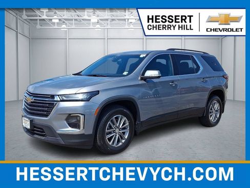 Certified 2023 Chevrolet Traverse LT FWD image 1