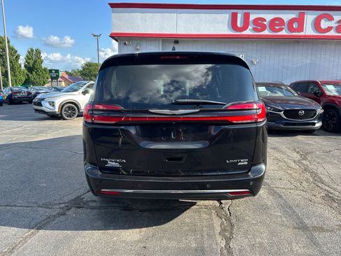 Used 2021 Chrysler Pacifica Limited w/ Premium & Safety Sphere Group AWD/4WD image 4