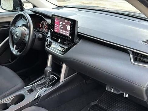 Used 2022 Toyota Corolla Cross LE AWD/4WD image 33