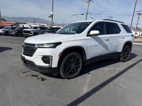 Used 2023 Chevrolet Traverse LT image 7