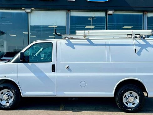 Used 2014 Chevrolet Express 2500 RWD image 2