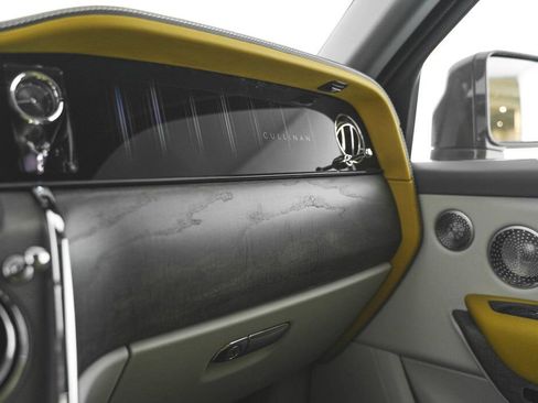 New 2025 Rolls-Royce Cullinan image 57